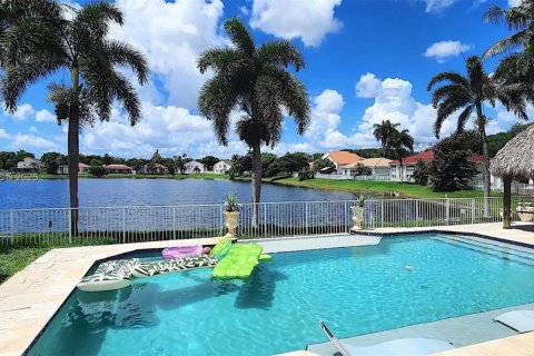 Casa en venta en Hollywood, Florida, 5 dormitorios, 269.04 m2 № 1817711 - foto 14