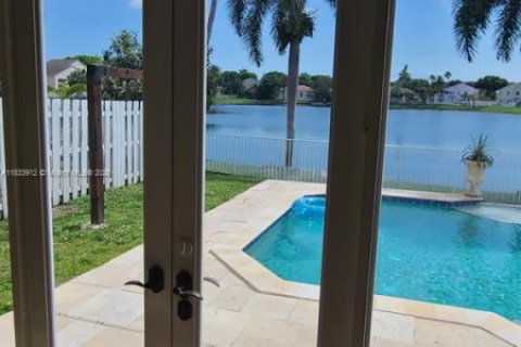 Casa en venta en Hollywood, Florida, 5 dormitorios, 269.04 m2 № 1817711 - foto 15