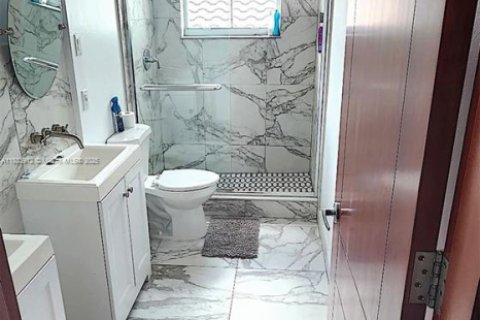 Casa en venta en Hollywood, Florida, 5 dormitorios, 269.04 m2 № 1817711 - foto 21