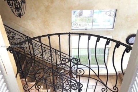 Casa en venta en Hollywood, Florida, 5 dormitorios, 269.04 m2 № 1817711 - foto 22