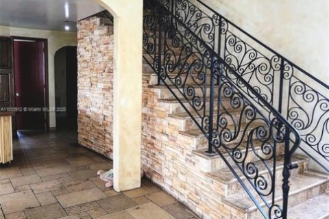 Casa en venta en Hollywood, Florida, 5 dormitorios, 269.04 m2 № 1817711 - foto 17