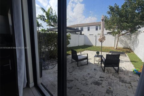 Casa en alquiler en Hialeah, Florida, 3 dormitorios, 137.77 m2 № 1969935 - foto 8