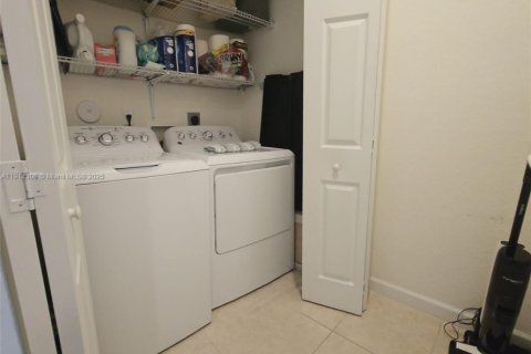 Casa en alquiler en Hialeah, Florida, 3 dormitorios, 137.77 m2 № 1969935 - foto 10