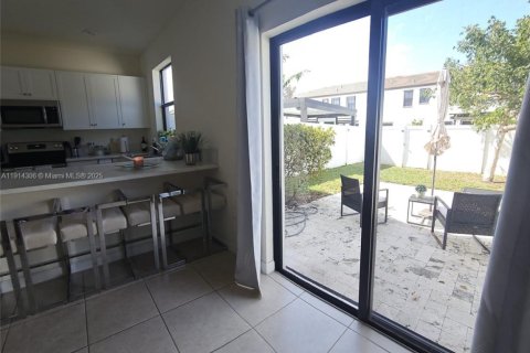 Casa en alquiler en Hialeah, Florida, 3 dormitorios, 137.77 m2 № 1969935 - foto 7