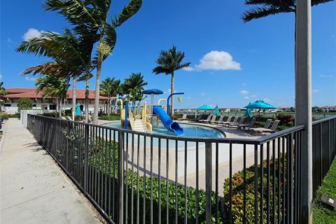 Casa en alquiler en Hialeah, Florida, 3 dormitorios, 137.77 m2 № 1969935 - foto 17