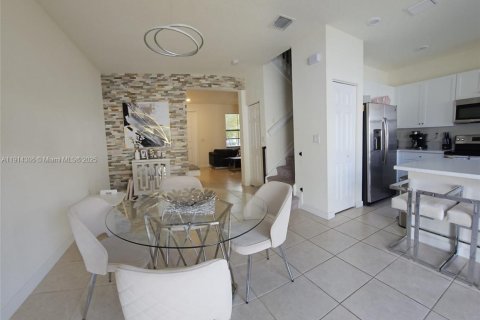 Casa en alquiler en Hialeah, Florida, 3 dormitorios, 137.77 m2 № 1969935 - foto 6