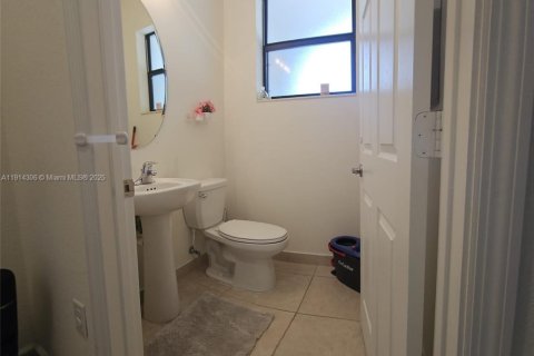 Casa en alquiler en Hialeah, Florida, 3 dormitorios, 137.77 m2 № 1969935 - foto 11