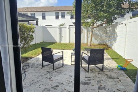 Casa en alquiler en Hialeah, Florida, 3 dormitorios, 137.77 m2 № 1969935 - foto 9