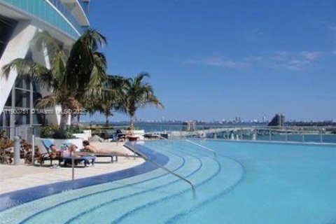 Condominio en alquiler en Miami, Florida, 1 dormitorio, 87.61 m2 № 1952075 - foto 13