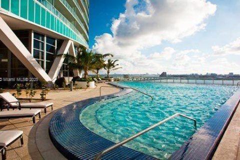 Condominio en alquiler en Miami, Florida, 1 dormitorio, 87.61 m2 № 1952075 - foto 12