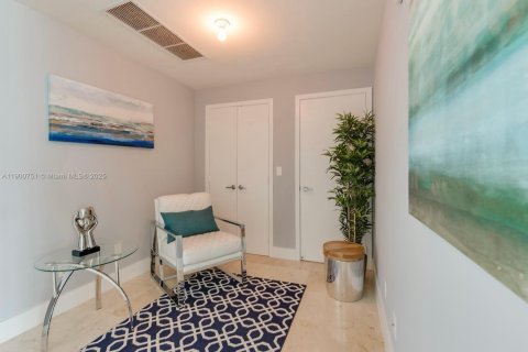 Condominio en alquiler en Miami, Florida, 1 dormitorio, 87.61 m2 № 1952075 - foto 5