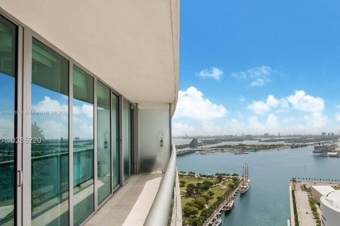 Condominio en alquiler en Miami, Florida, 1 dormitorio, 87.61 m2 № 1952075 - foto 14