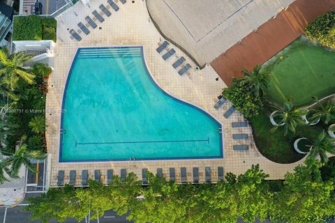 Condominio en alquiler en Miami, Florida, 1 dormitorio, 87.61 m2 № 1952075 - foto 19