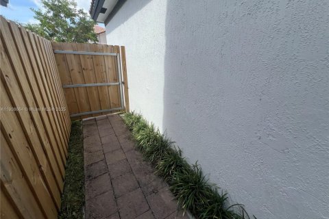 Apartment in Homestead, Florida 1 bedroom, 311.59 sq.m. № 1964459 - photo 13