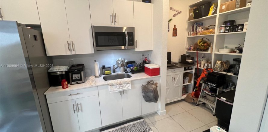 Apartment in Homestead, Florida 1 bedroom, 311.59 sq.m. № 1964459