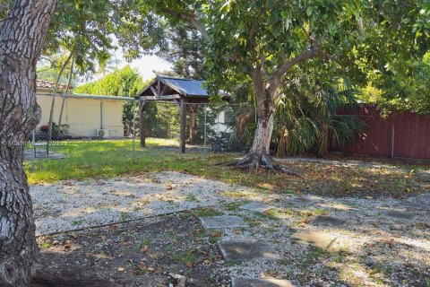 Снять в аренду виллу или дом в Майами-Бич, Флорида 2 спальни, 157.1м2, № 1974674 - фото 11