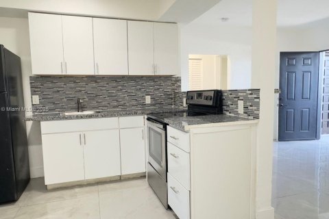 Снять в аренду виллу или дом в Майами-Бич, Флорида 2 спальни, 157.1м2, № 1974674 - фото 3