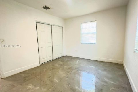 Снять в аренду виллу или дом в Майами-Бич, Флорида 2 спальни, 157.1м2, № 1974674 - фото 9