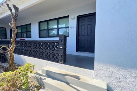 Снять в аренду виллу или дом в Майами-Бич, Флорида 2 спальни, 157.1м2, № 1974674 - фото 10