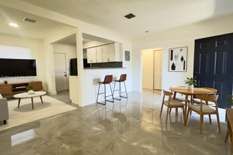 Casa en Miami Beach, Florida 2 dormitorios, 157.1 m2 № 1974674