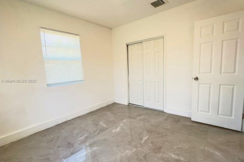 Снять в аренду виллу или дом в Майами-Бич, Флорида 2 спальни, 157.1м2, № 1974674 - фото 5