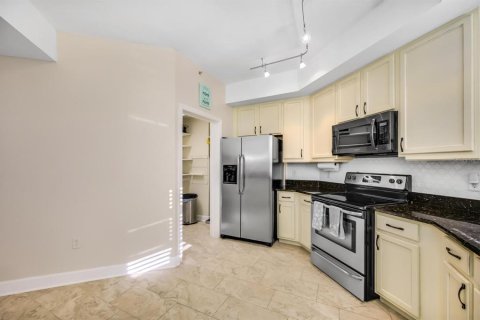 Copropriété à vendre à Saint Petersburg, Floride: 3 chambres, 203.18 m2 № 2403260 - photo 29