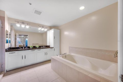 Copropriété à vendre à Saint Petersburg, Floride: 3 chambres, 203.18 m2 № 2403260 - photo 22