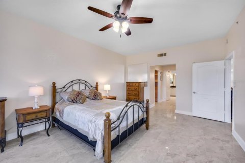 Copropriété à vendre à Saint Petersburg, Floride: 3 chambres, 203.18 m2 № 2403260 - photo 15