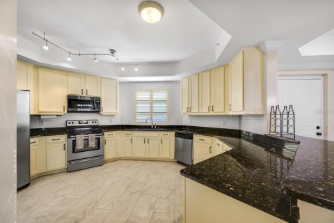 Copropriété à vendre à Saint Petersburg, Floride: 3 chambres, 203.18 m2 № 2403260 - photo 30
