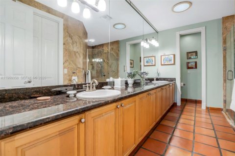 Townhouse in Wilton Manors, Florida 3 bedrooms, 214.98 sq.m. № 2089957 - photo 18