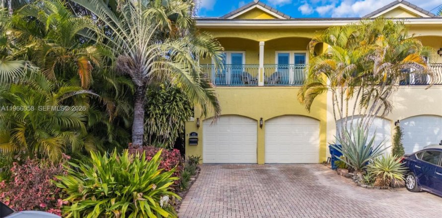 Townhouse in Wilton Manors, Florida 3 bedrooms, 214.98 sq.m. № 2089957