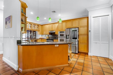Townhouse in Wilton Manors, Florida 3 bedrooms, 214.98 sq.m. № 2089957 - photo 4