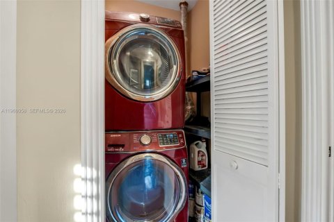 Townhouse in Wilton Manors, Florida 3 bedrooms, 214.98 sq.m. № 2089957 - photo 28