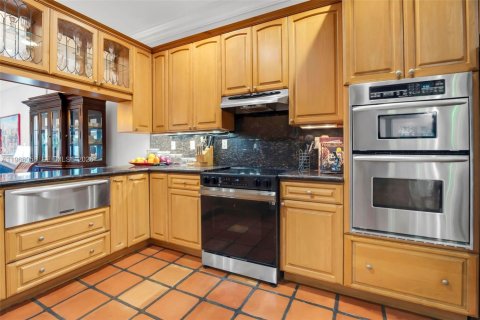 Townhouse in Wilton Manors, Florida 3 bedrooms, 214.98 sq.m. № 2089957 - photo 8