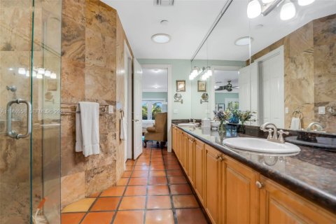 Townhouse in Wilton Manors, Florida 3 bedrooms, 214.98 sq.m. № 2089957 - photo 21