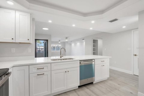 Condo in Fort Myers Beach, Florida, 2 bedrooms № 2103618 - photo 8