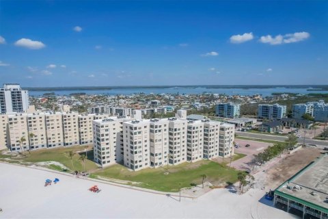 Condo in Fort Myers Beach, Florida, 2 bedrooms № 2103618 - photo 5