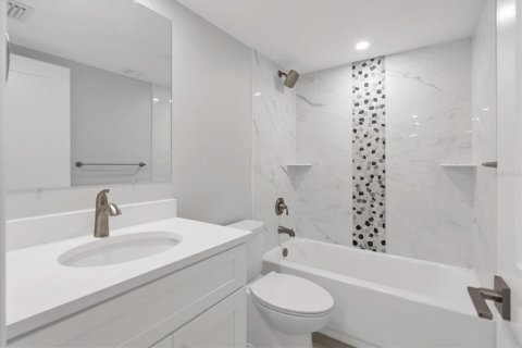 Condo in Fort Myers Beach, Florida, 2 bedrooms № 2103618 - photo 19
