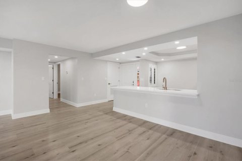 Condo in Fort Myers Beach, Florida, 2 bedrooms № 2103618 - photo 10