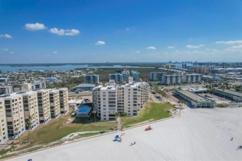 Condo in Fort Myers Beach, Florida, 2 bedrooms № 2103618 - photo 26