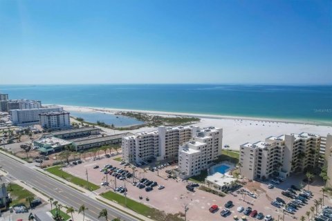 Condo in Fort Myers Beach, Florida, 2 bedrooms № 2103618 - photo 30