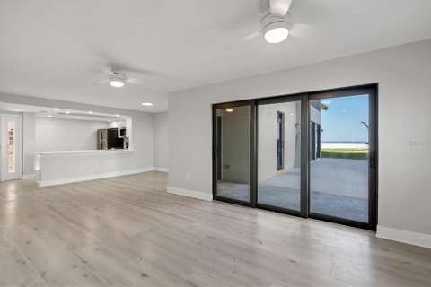 Condo in Fort Myers Beach, Florida, 2 bedrooms № 2103618 - photo 11