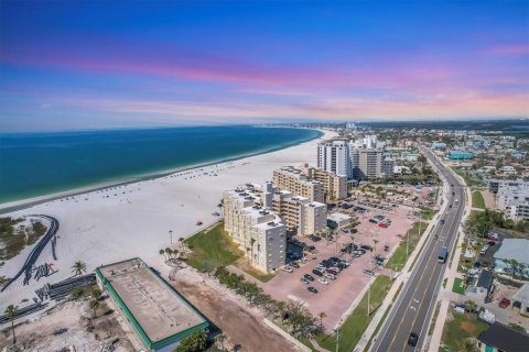 Condo in Fort Myers Beach, Florida, 2 bedrooms № 2103618