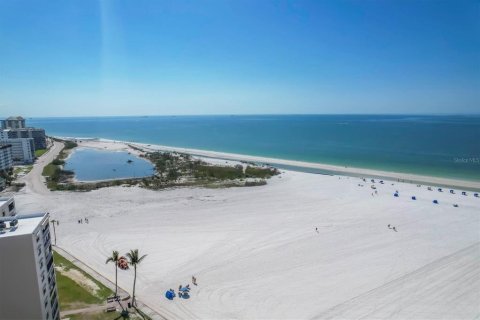 Condo in Fort Myers Beach, Florida, 2 bedrooms № 2103618 - photo 25