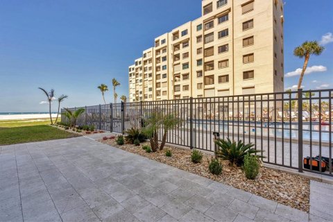 Condo in Fort Myers Beach, Florida, 2 bedrooms № 2103618 - photo 22