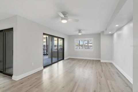 Condo in Fort Myers Beach, Florida, 2 bedrooms № 2103618 - photo 21