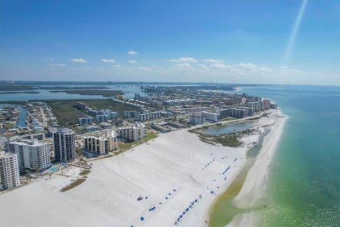 Condo in Fort Myers Beach, Florida, 2 bedrooms № 2103618 - photo 28