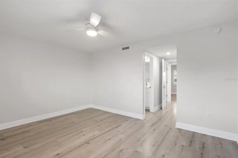 Condo in Fort Myers Beach, Florida, 2 bedrooms № 2103618 - photo 15