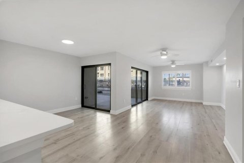 Condo in Fort Myers Beach, Florida, 2 bedrooms № 2103618 - photo 12