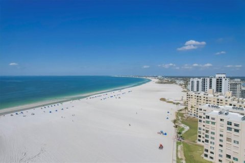 Condo in Fort Myers Beach, Florida, 2 bedrooms № 2103618 - photo 4